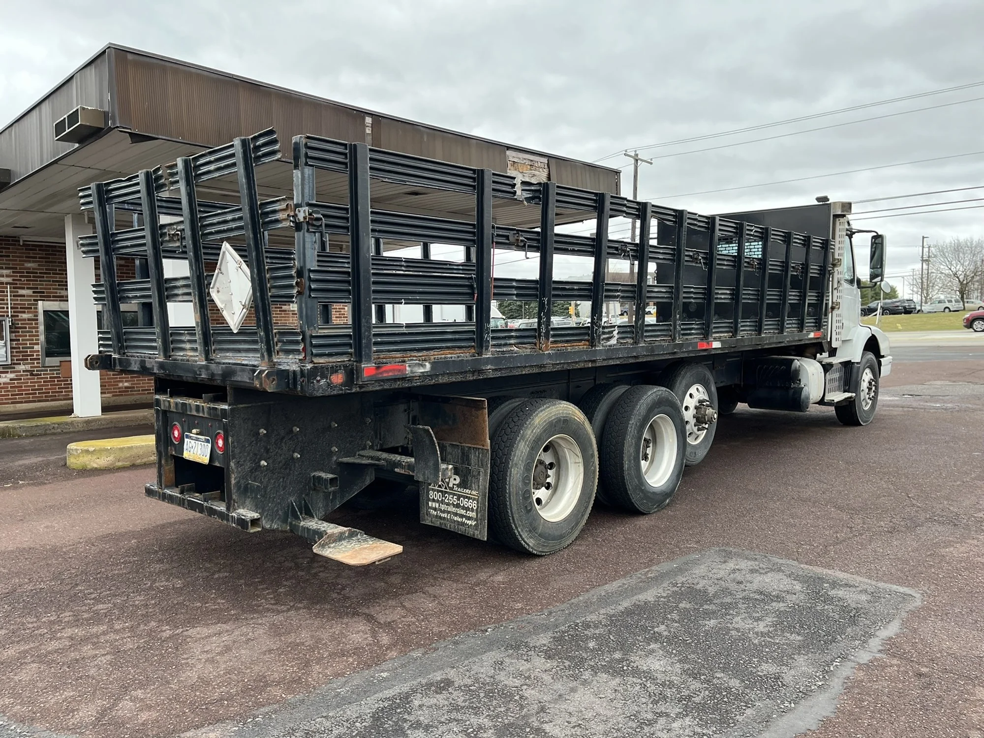 2014 Volvo VHD 300 - image 4