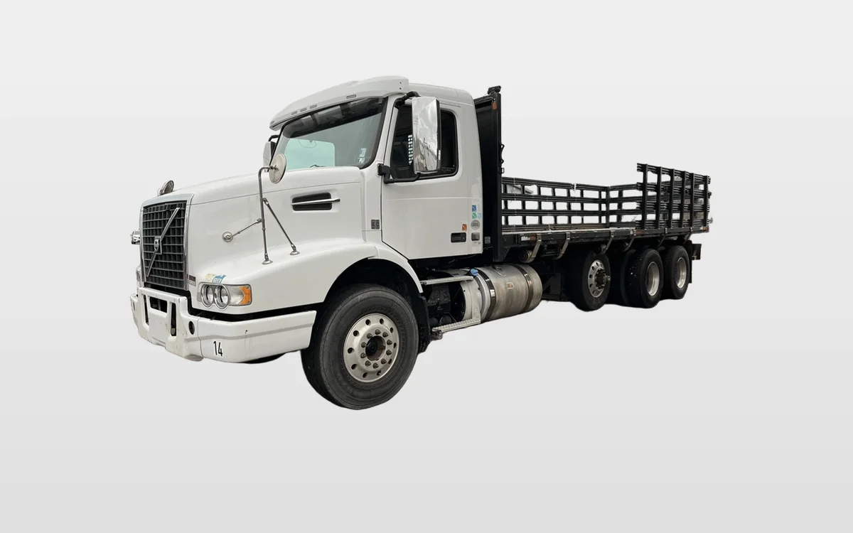 2014 Volvo VHD 300 - image 1