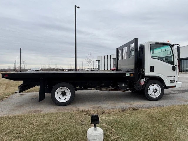 2025 Isuzu NRR in Ankeny, IA — photo 3
