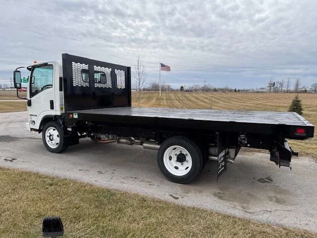 2025 Isuzu NRR in Ankeny, IA — photo 2