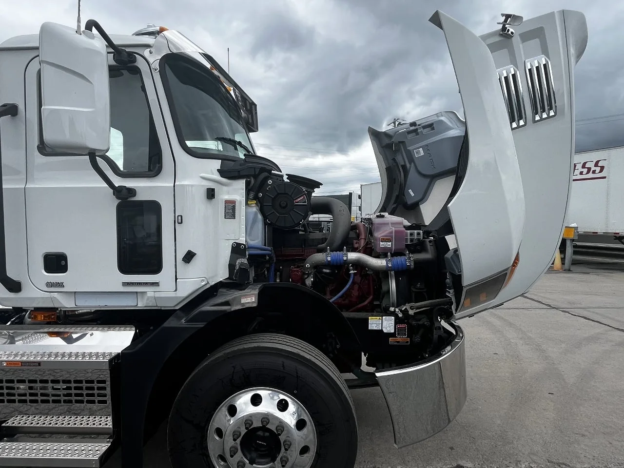 2026 Mack Anthem in Dunmore, PA — photo 8
