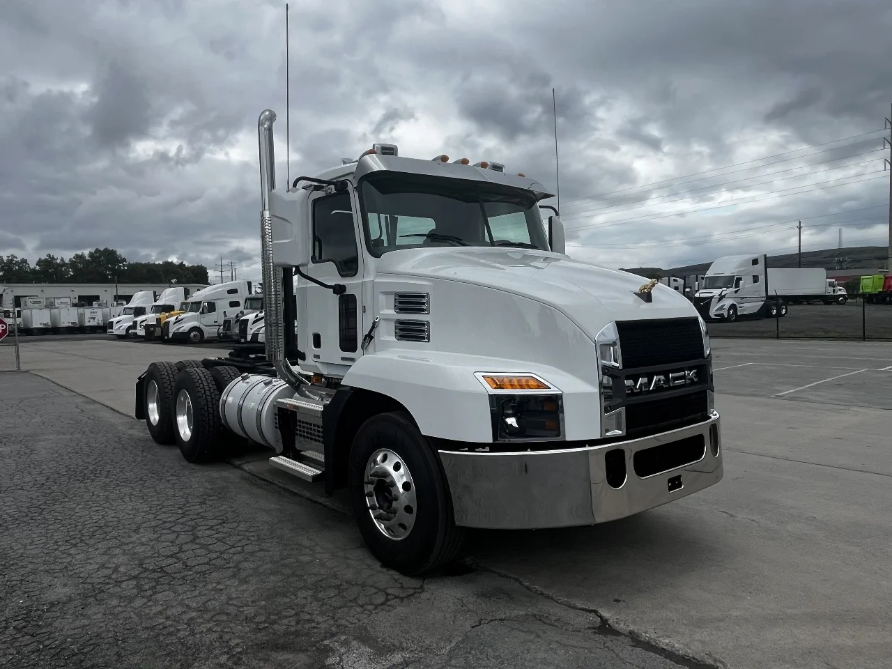 2026 Mack Anthem in Dunmore, PA — photo 2