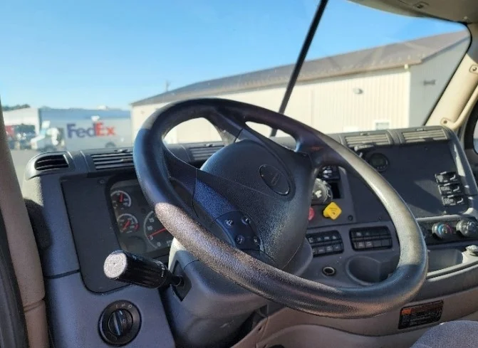 2019 Freightliner Cascadia in Capitol Heights, MD — photo 9