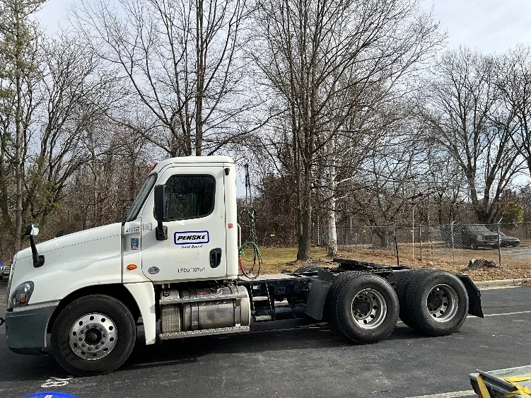 2019 Freightliner Cascadia in Capitol Heights, MD — photo 4