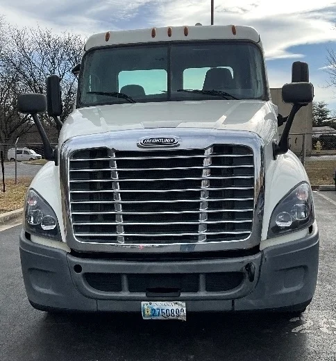 2019 Freightliner Cascadia in Capitol Heights, MD — photo 2