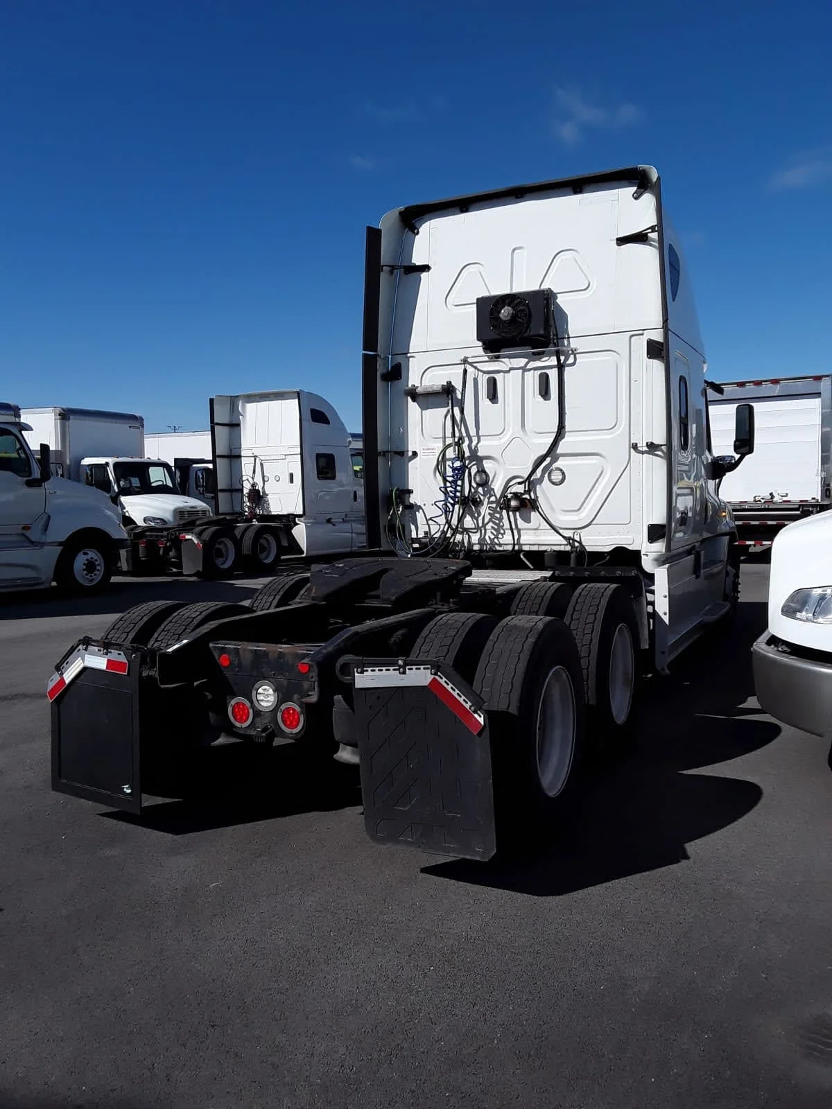 2020 Freightliner Cascadia - image 4