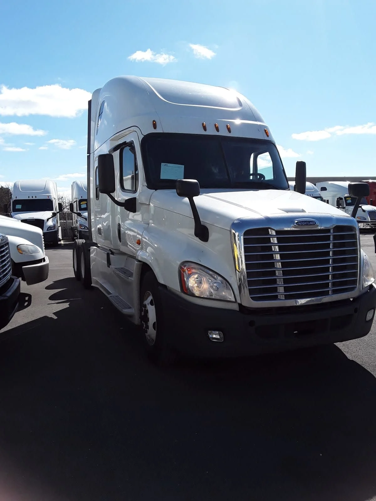 2020 Freightliner Cascadia in Bolingbrook, IL — photo 3