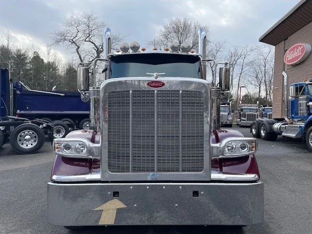 2025 Peterbilt 589 - image 2