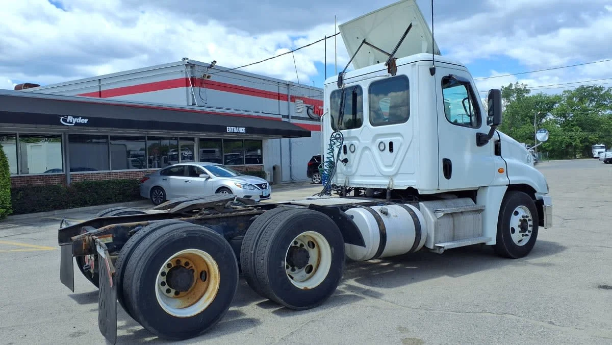 2019 Freightliner Cascadia in Warwick, RI — photo 4