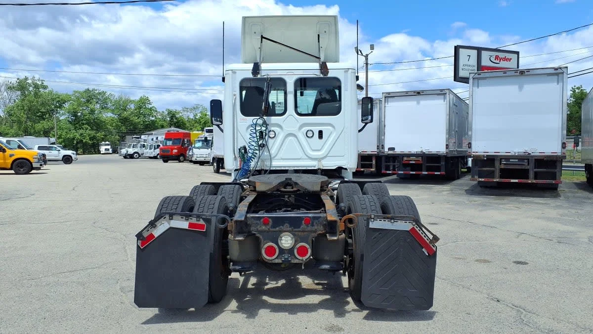 2019 Freightliner Cascadia in Warwick, RI — photo 5