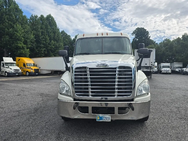 2018 Freightliner in Medley, FL — photo 2