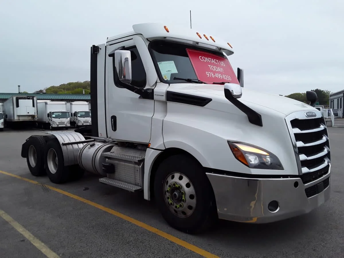 2021 Freightliner Cascadia - image 3