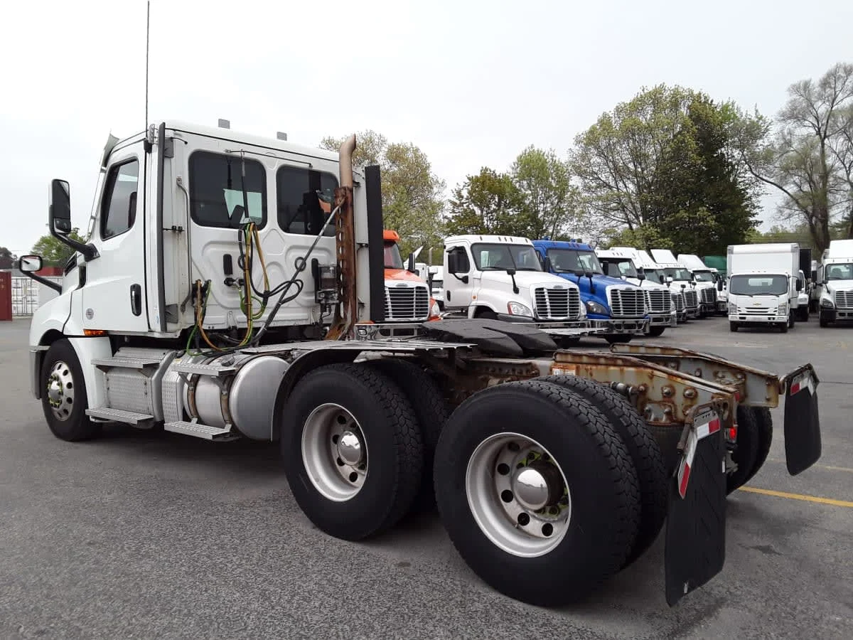 2021 Freightliner Cascadia - image 6