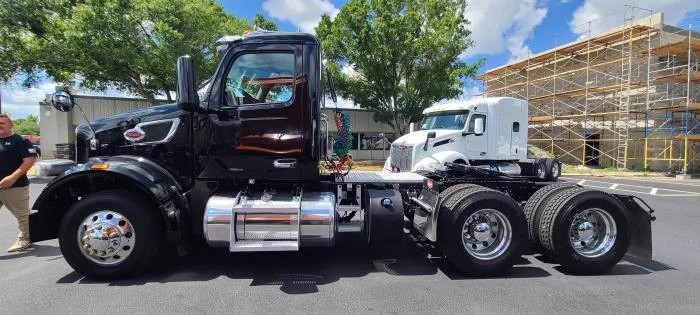 2023 Peterbilt 567 — photo 4