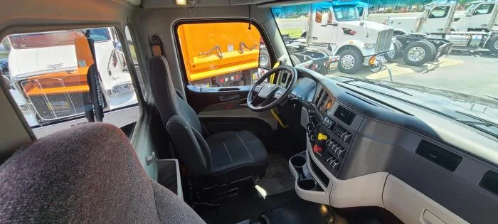 2023 Peterbilt 567 — photo 20