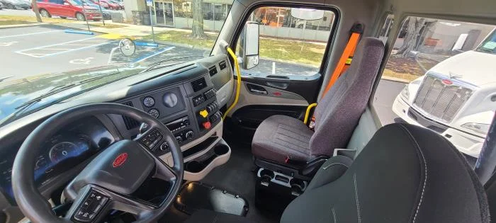 2023 Peterbilt 567 — photo 21