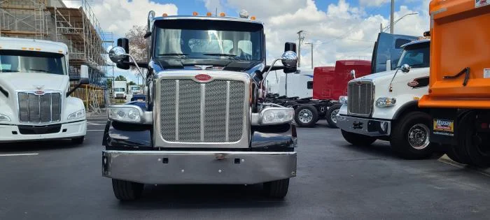 2023 Peterbilt 567 — photo 2