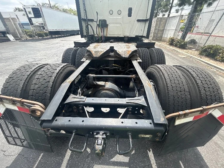 2023 International LT - image 6