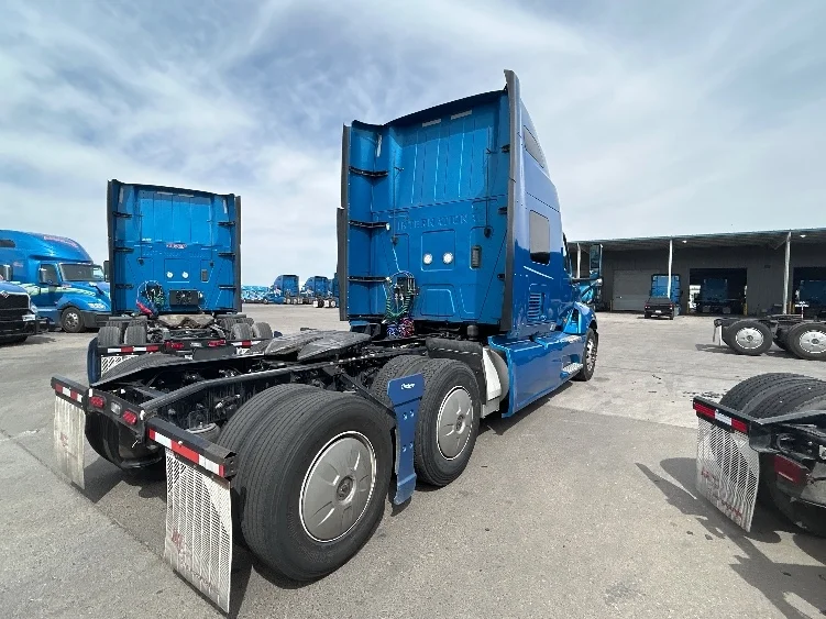 2021 International LT in El Paso, TX — photo 7