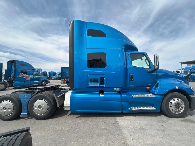 2021 International LT in El Paso, TX — photo 8
