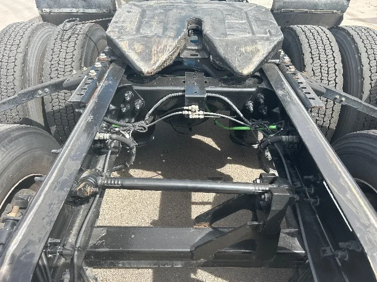 2021 International LT in El Paso, TX — photo 6
