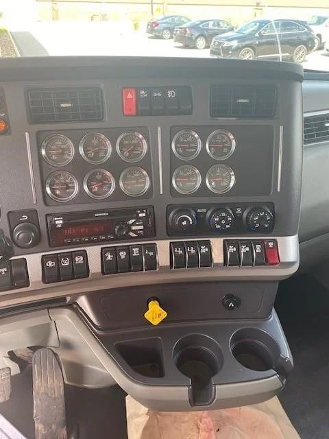 2021 Kenworth T880 in Broadview Hts, OH — photo 10