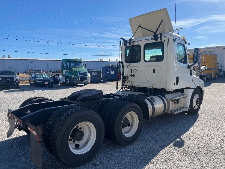 2019 Freightliner Cascadia in Greer, SC — photo 7