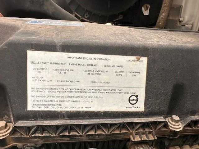 2018 Volvo VNR 640 - image 24