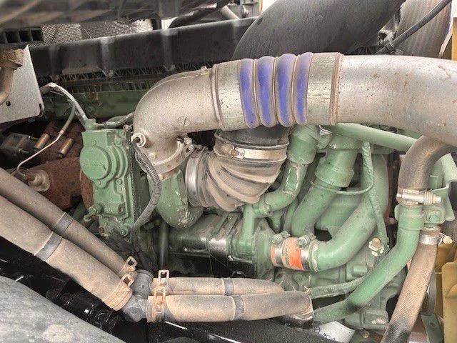 2018 Volvo VNR 640 - image 25