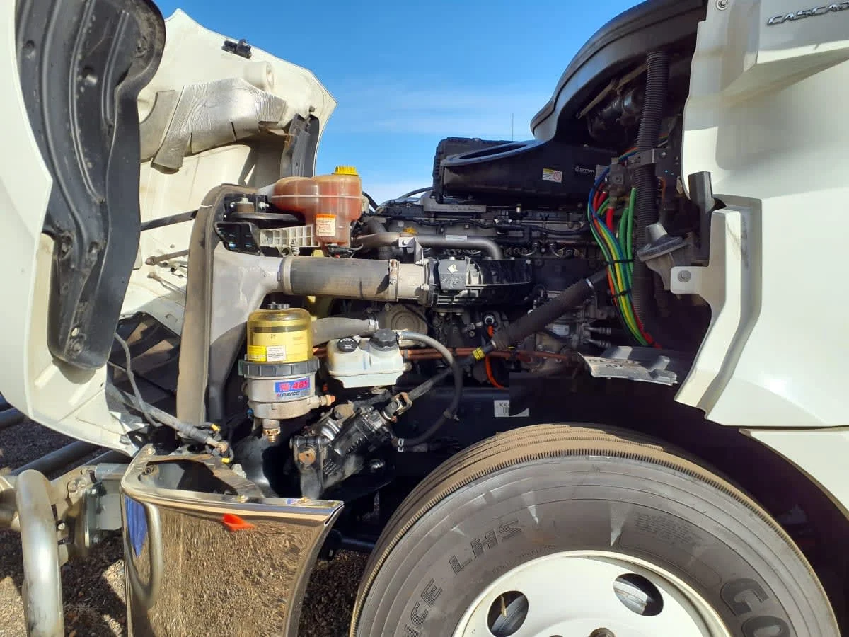 2019 Freightliner Cascadia - image 8