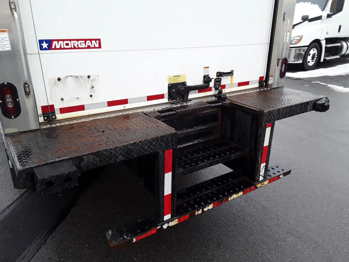 2019 Isuzu NRR - image 14