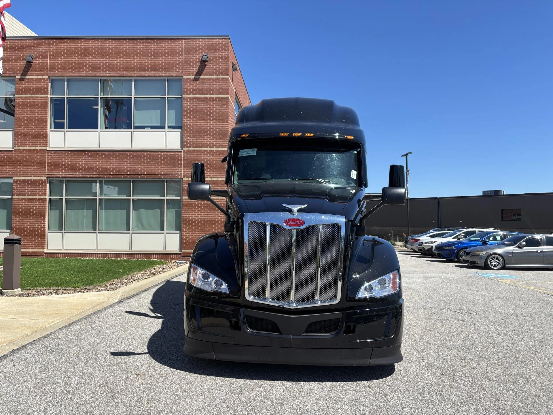 2027 Peterbilt 579 in Broadview Hts, OH — photo 3