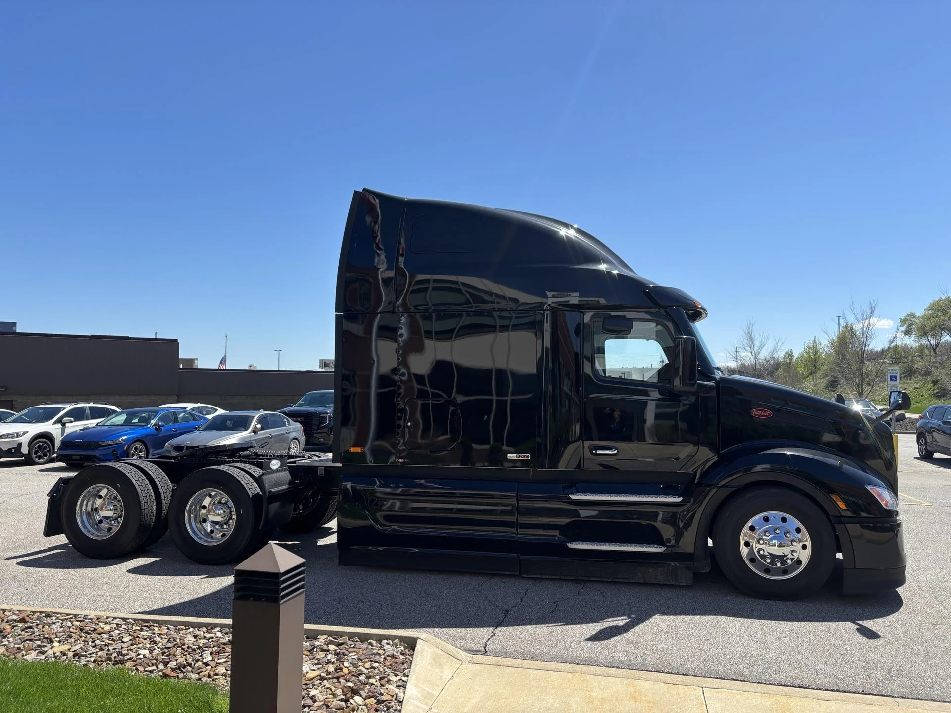 2027 Peterbilt 579 in Broadview Hts, OH — photo 5