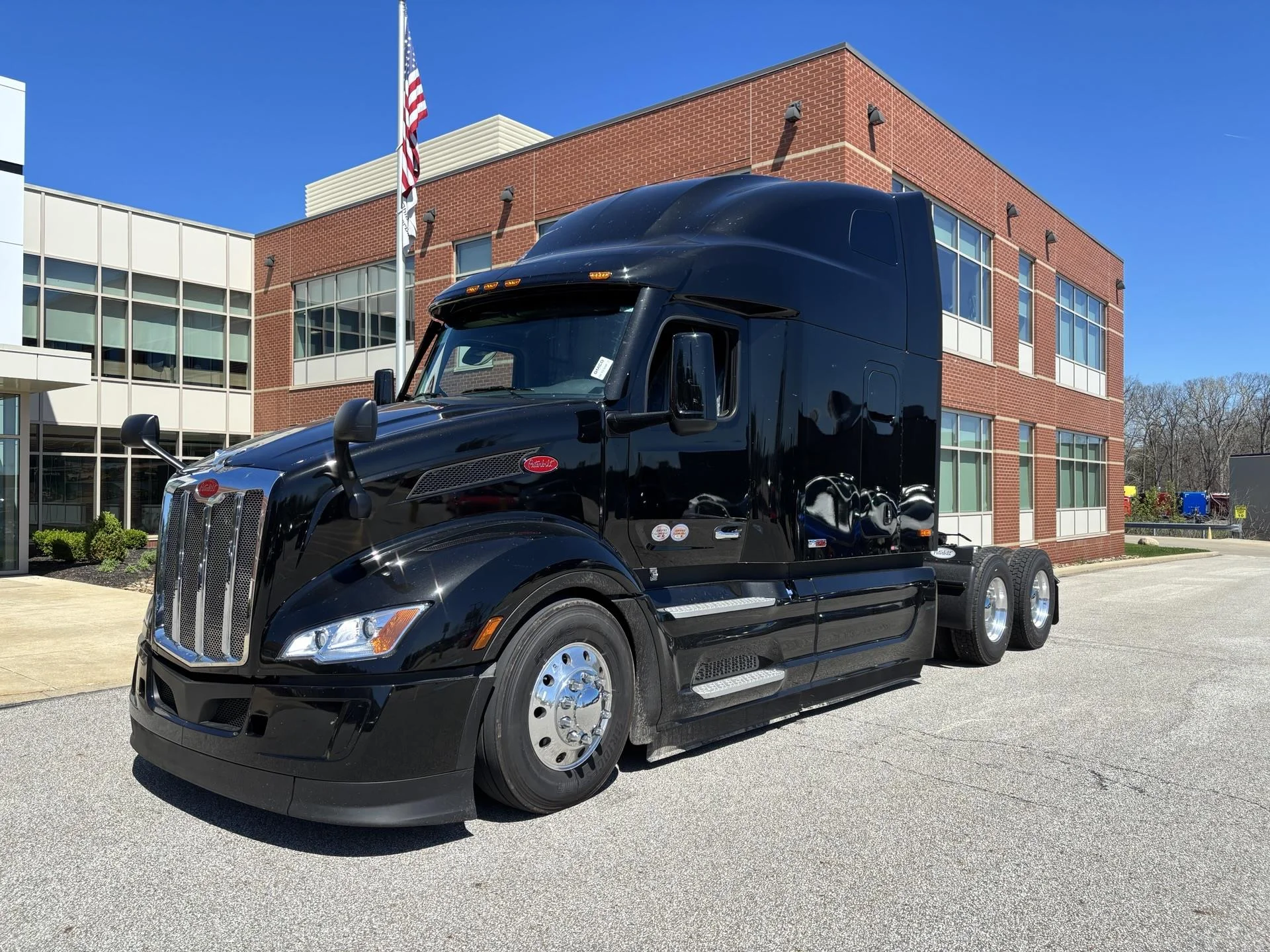 2027 Peterbilt 579 in Broadview Hts, OH — photo 2