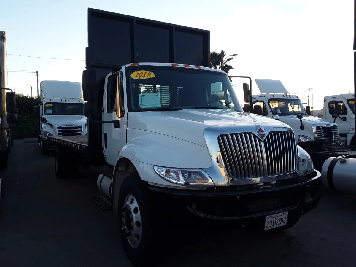 2019 International 4300 in Fontana, CA — photo 3