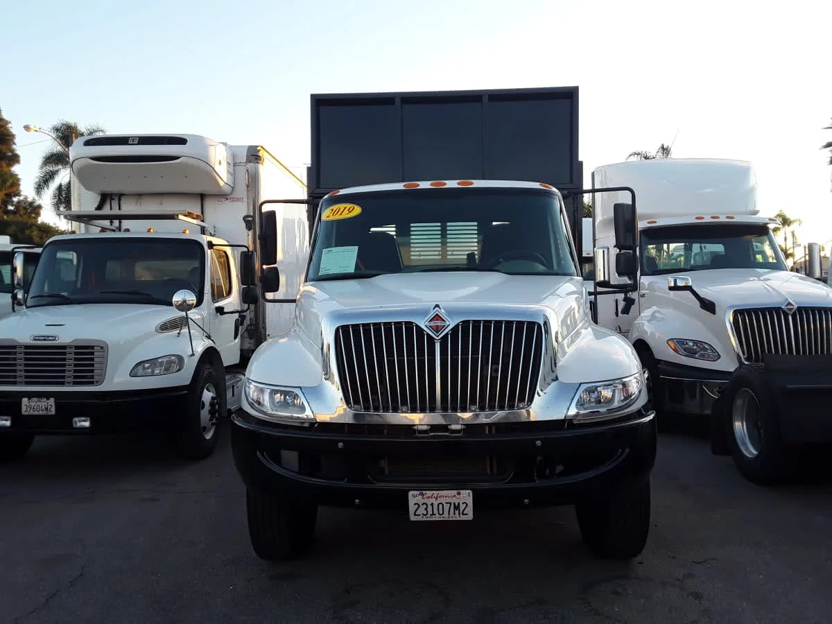2019 International 4300 in Fontana, CA — photo 2