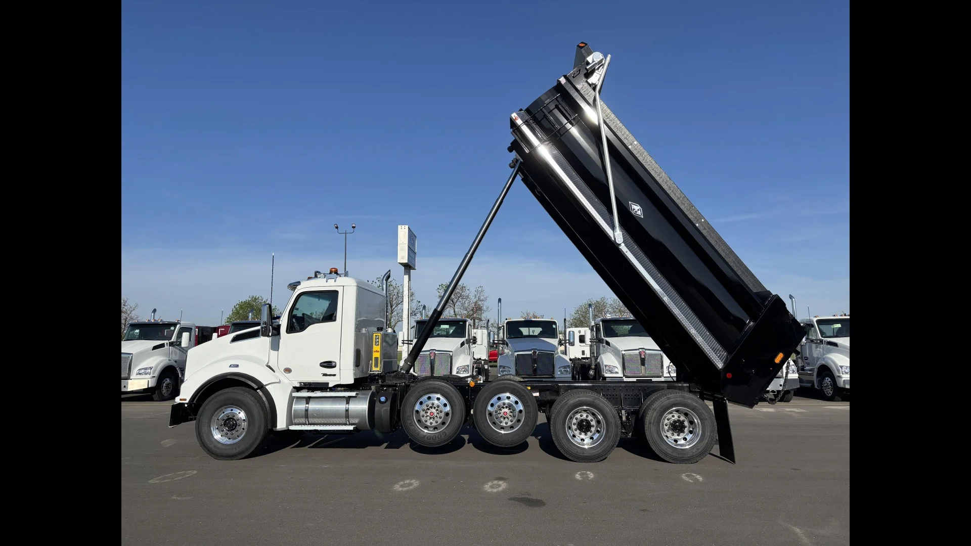 2026 Kenworth T880 in Bismarck — photo 10