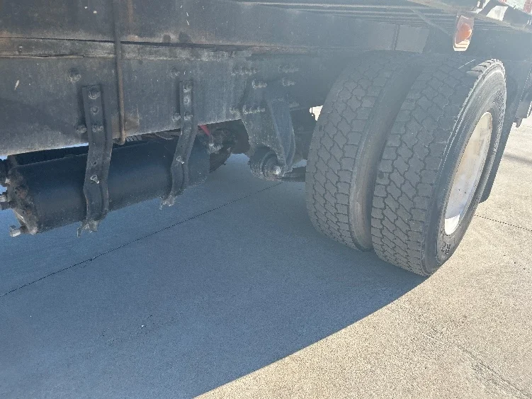 2018 Freightliner M2 106 - image 5