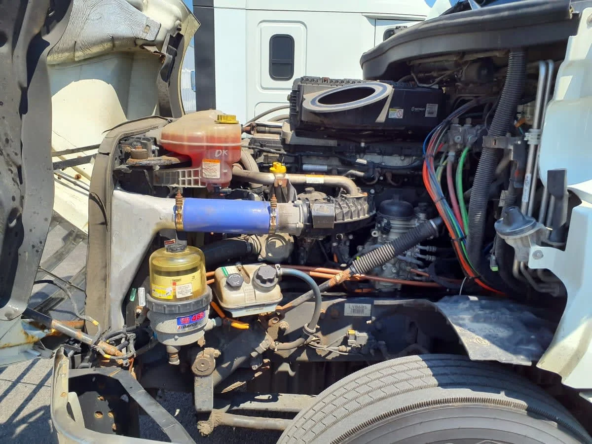 2020 Freightliner Cascadia - image 9