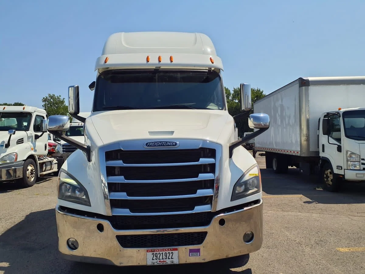 2020 Freightliner Cascadia - image 2