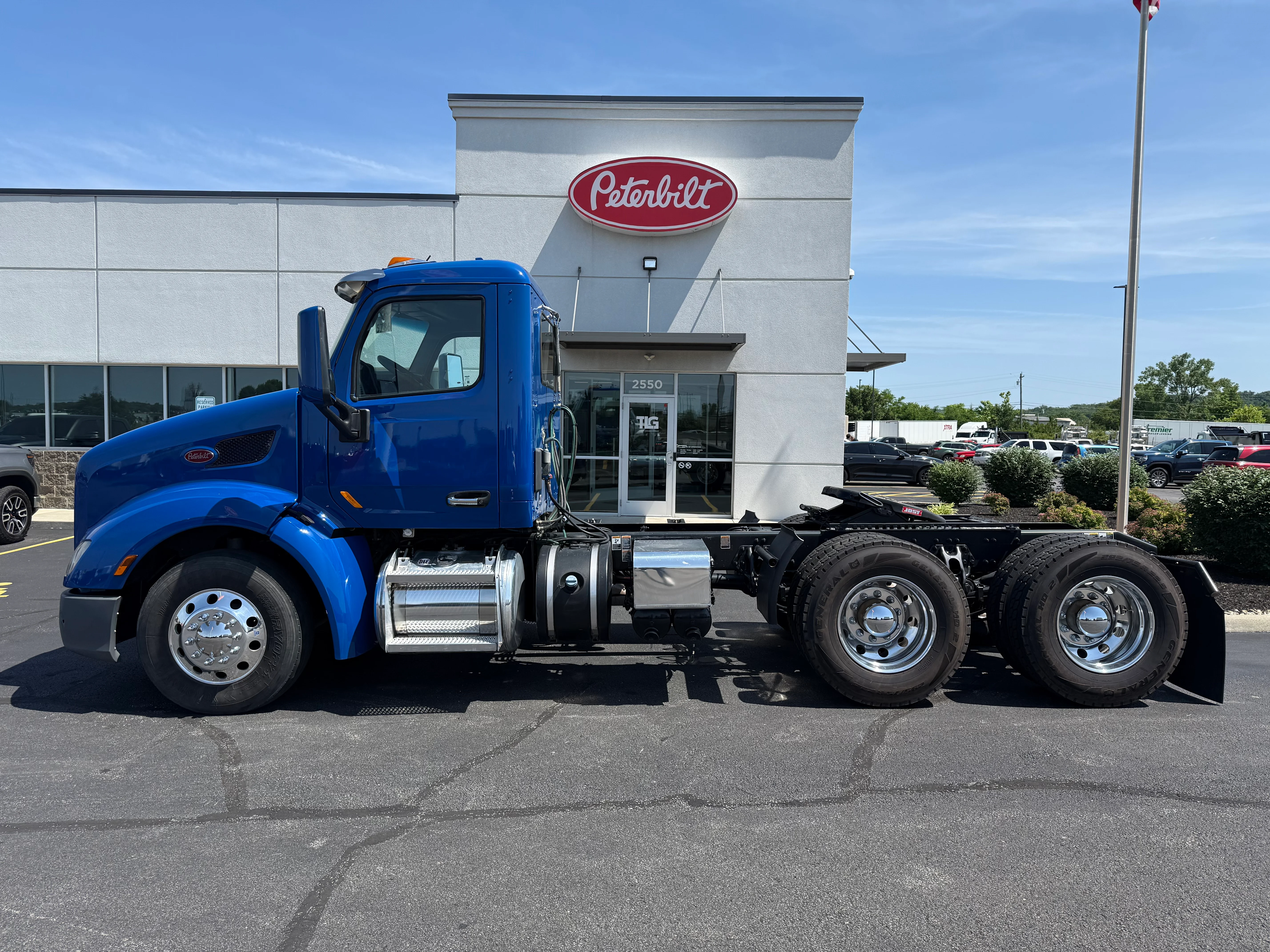 2021 Peterbilt 579 in Cincinnati, OH — photo 2