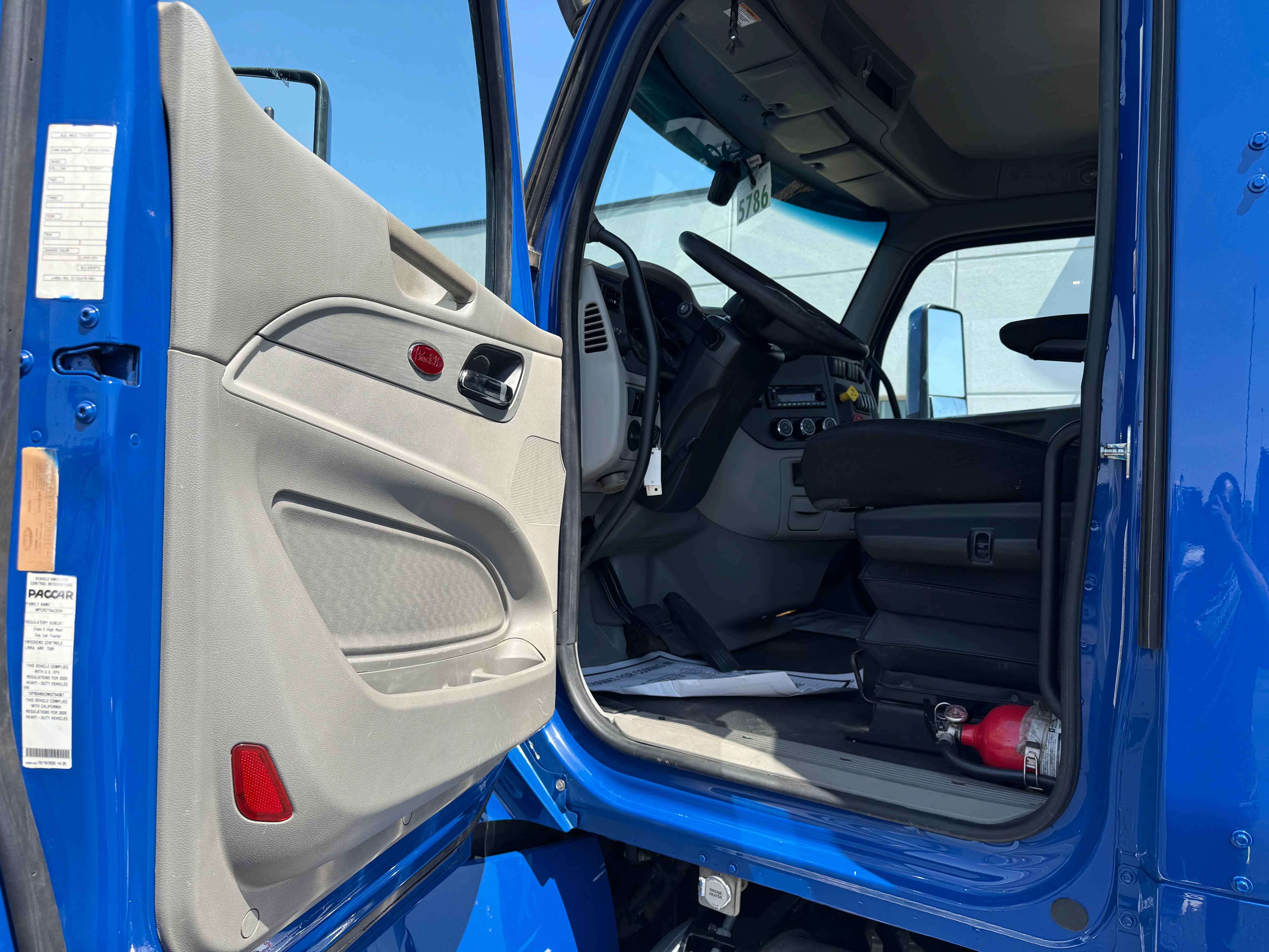 2021 Peterbilt 579 in Cincinnati, OH — photo 14