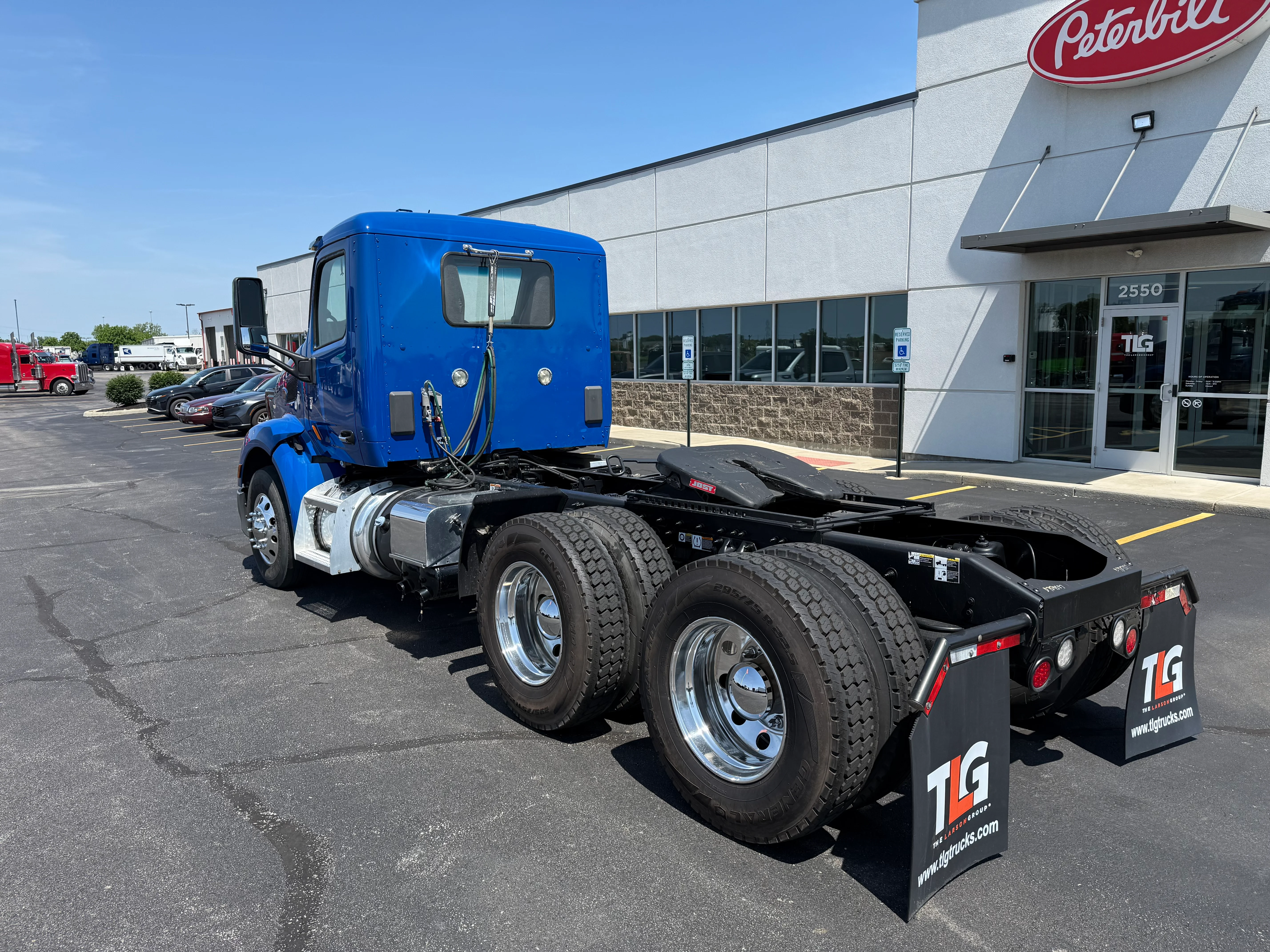 2021 Peterbilt 579 in Cincinnati, OH — photo 3