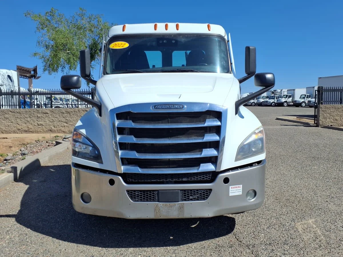 2022 Freightliner Cascadia in Phoenix, AZ — photo 2