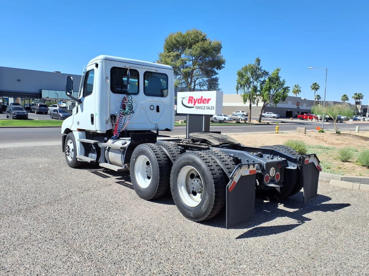 2022 Freightliner Cascadia in Phoenix, AZ — photo 6