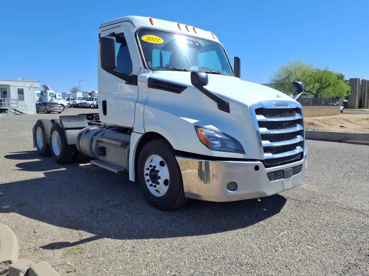 2022 Freightliner Cascadia in Phoenix, AZ — photo 3