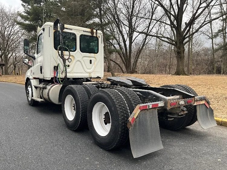 2019 Freightliner Cascadia in Reading, PA — photo 5