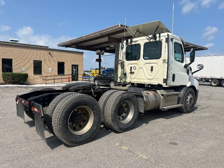 2020 Freightliner Cascadia in Rochester, NY — photo 7
