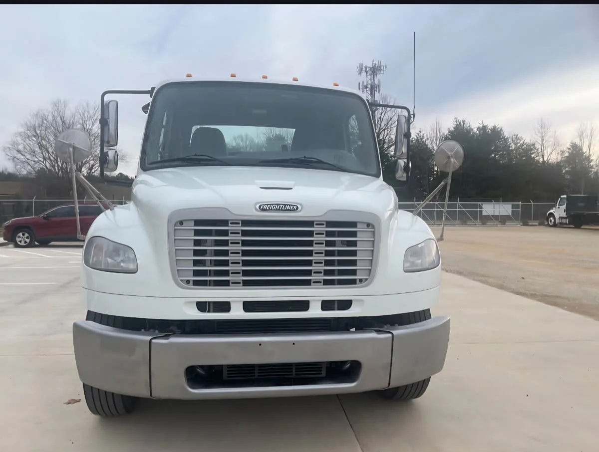 2019 Freightliner M2 106 in Greensboro, NC — photo 2