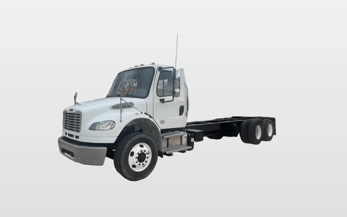 2019 Freightliner M2 106 - image 1
